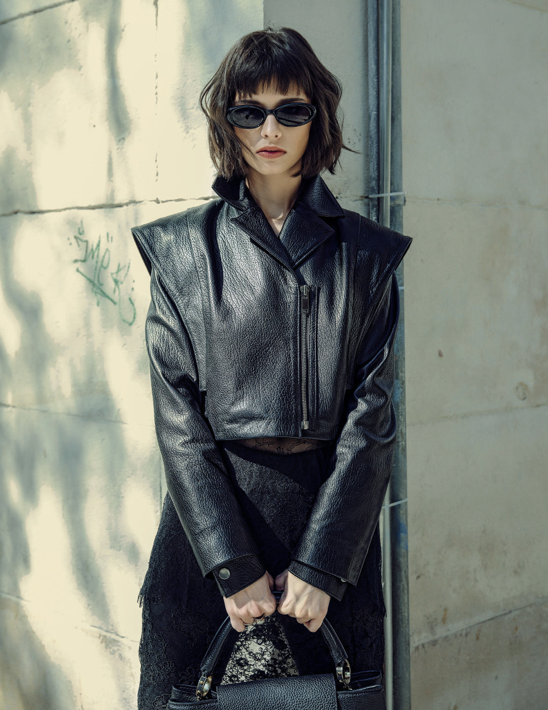 Късо дамско кожено яке