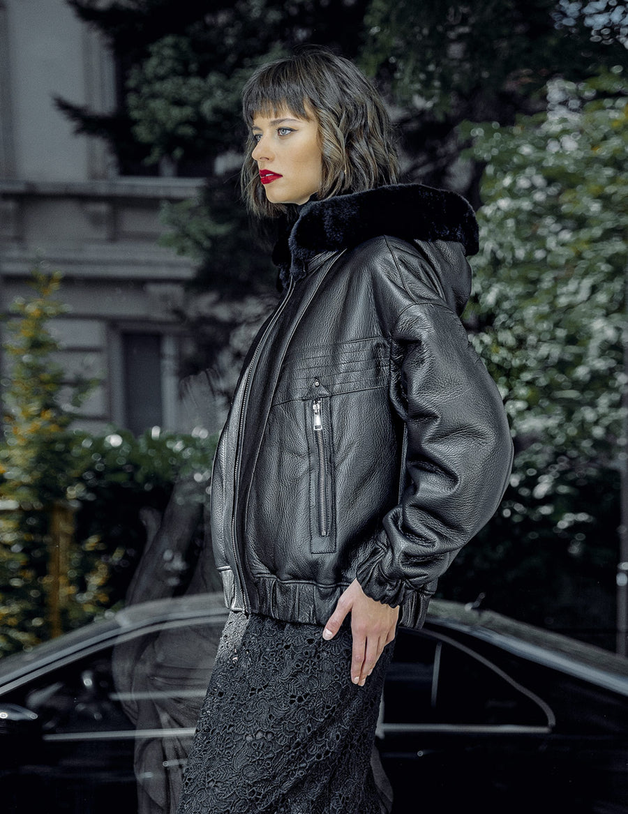 Дамски кожух тип бомбър с качулка