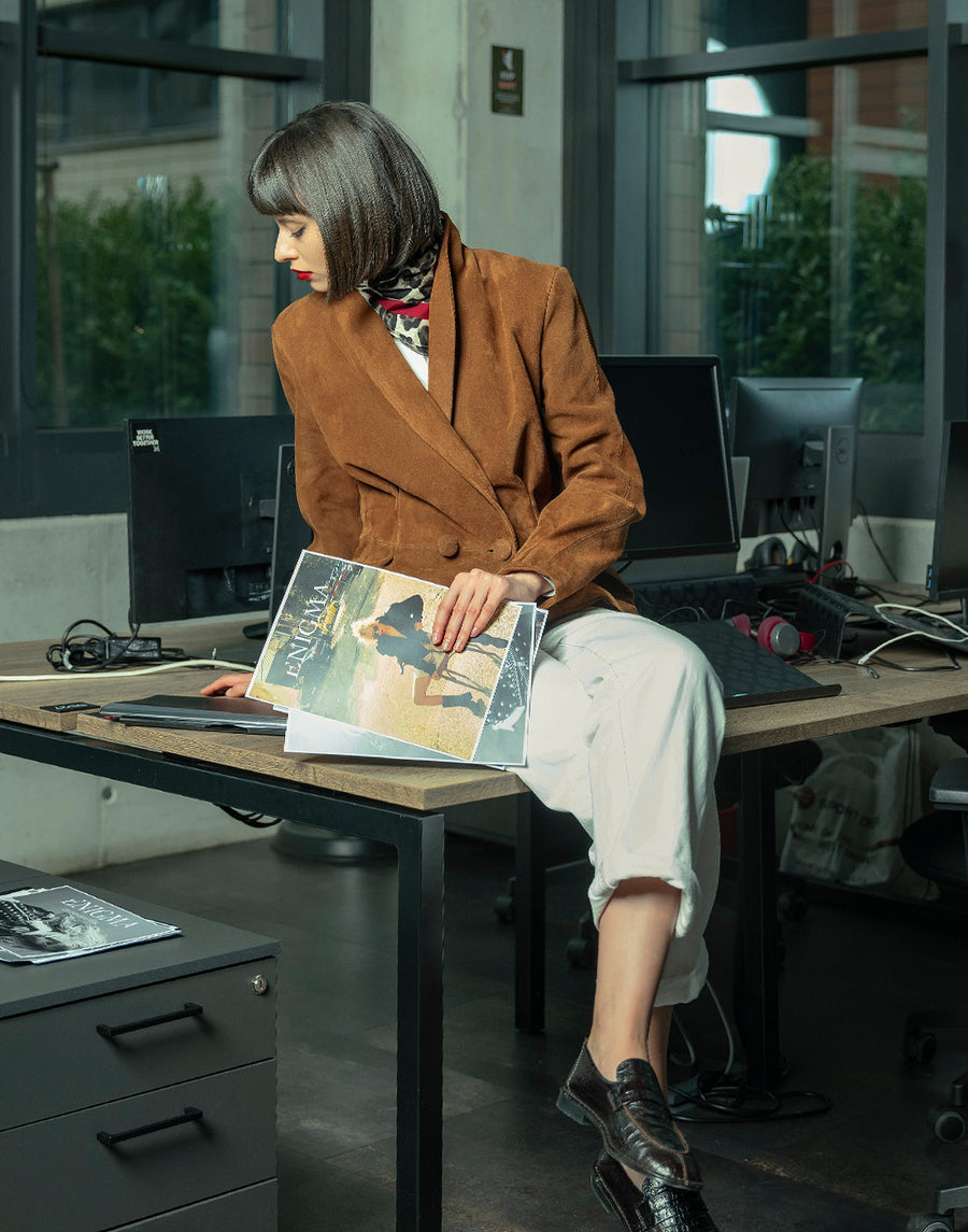 Вталено велурено сако с шал яка