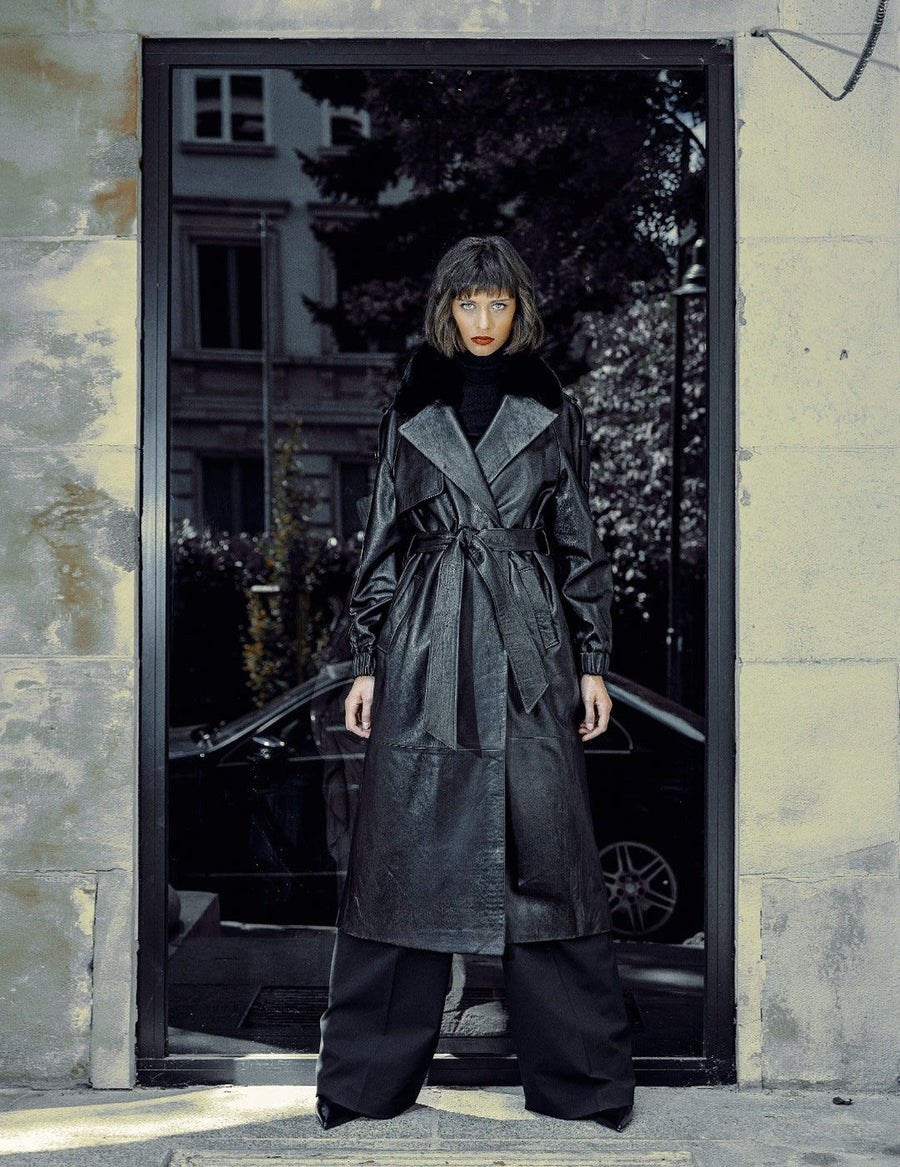 Дамско черно кожено палто с колан